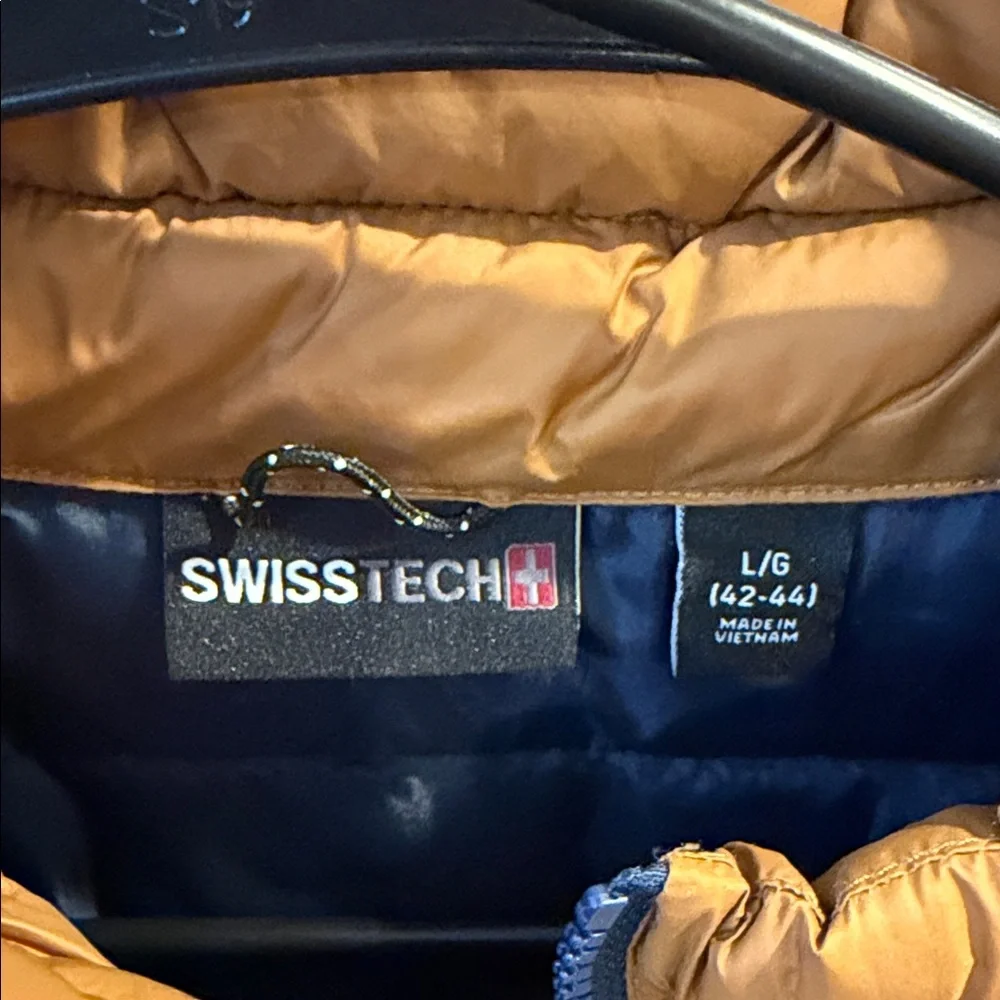 Swiss Tech Men's Tan Quilted Vest - Picture 2 of 3